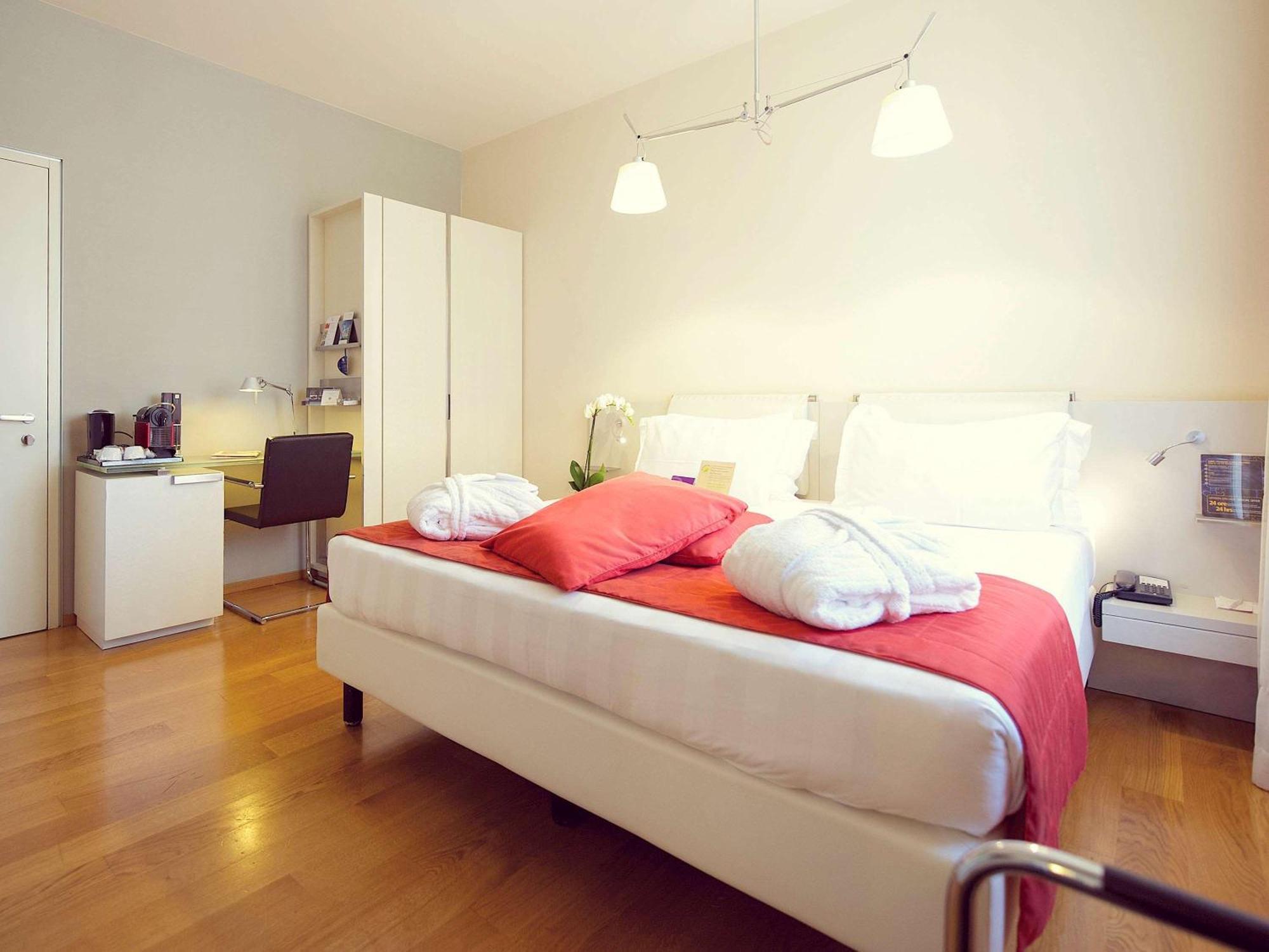Superior Double Room King Bed,1274520682:JPEG